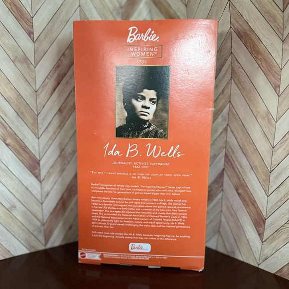 Barbie Signature-Inspiring Women’s Series “Ida B. Wells” Collector doll - Picture 5 of 6